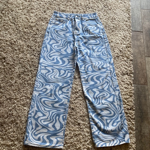 Blue and white size Women’s large jeans - Picture 4 of 4